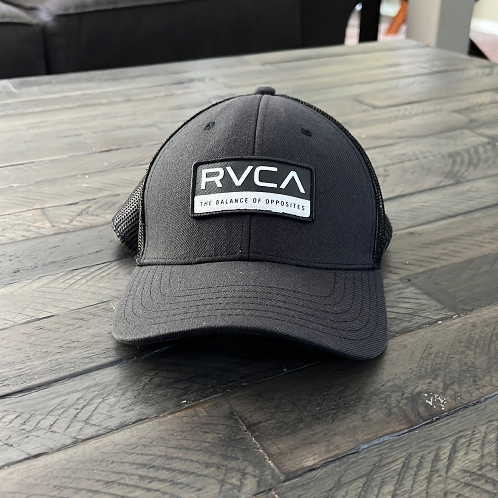 RVCA mesh back hat. Never worn. Mid fit